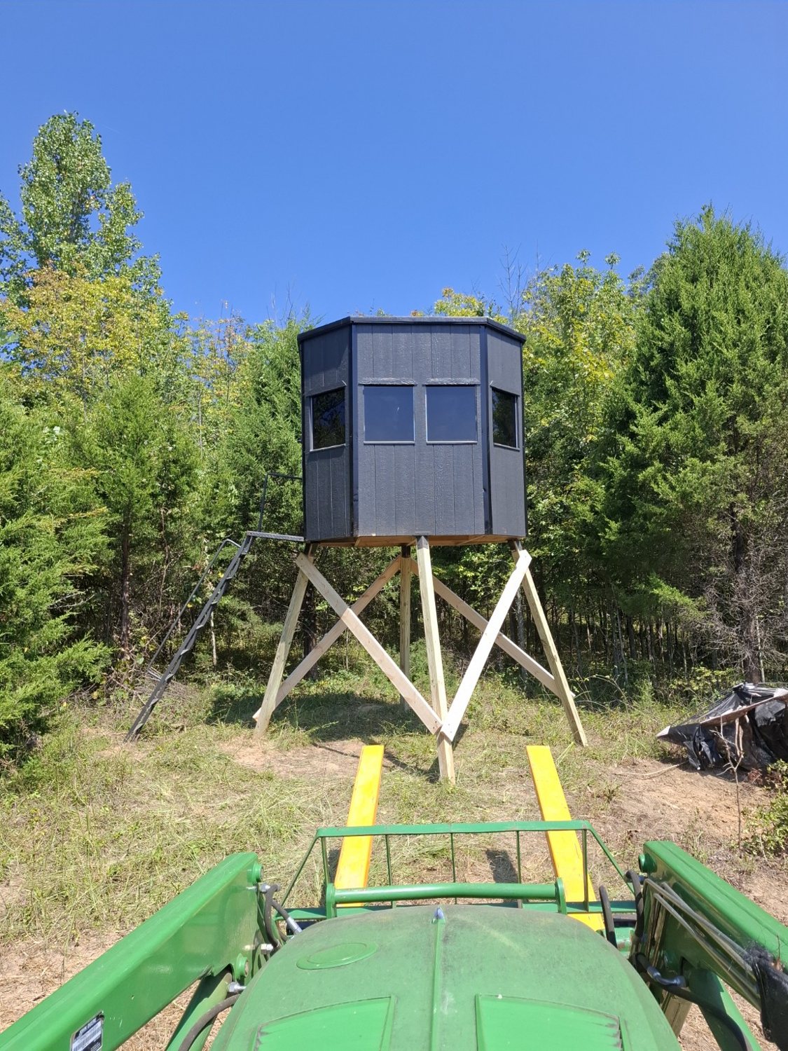 Shooting house installed on a stand